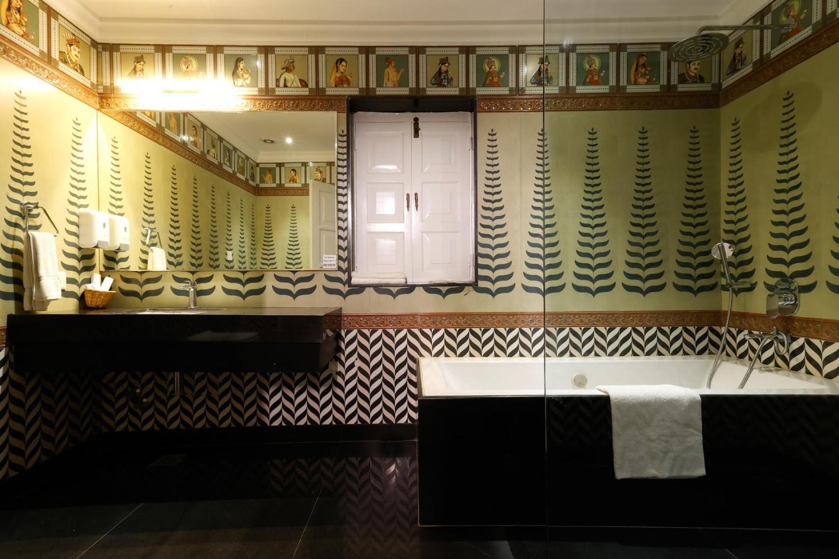 Saroja Heritage, Varanasi — Photos 1